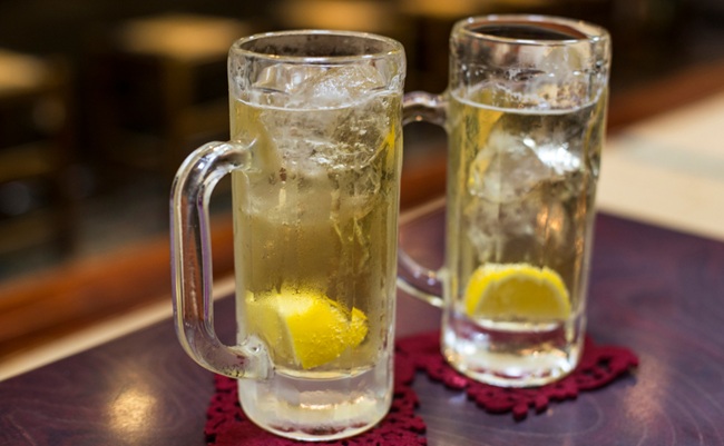 Whiskey,Highball,With,Soda,Water,And,Lemon