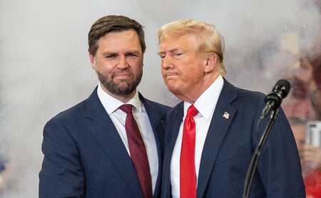 トランプ「オンタリオ湖はアメリカ湖」「大西洋も太平洋も改名」の荒唐無稽。“寸劇”まで演じた独裁者が抱える中間選挙への切迫感
