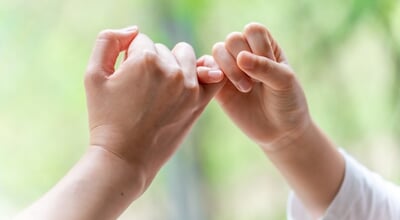 Two,People,Crossing,Little,Finger,Together,,Concept,Of,Pinky,Swear