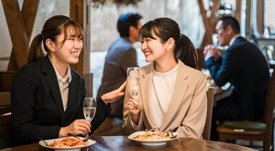 Office,Ladies,And,Businesswomen,Drinking,Champagne,And,Wine,At,Restaurants,